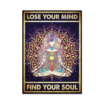 Affiche avec un dessin d'une femme assise en position de méditation sur un mandala doré, avec le texte "Perds ton esprit, trouve ton âme".