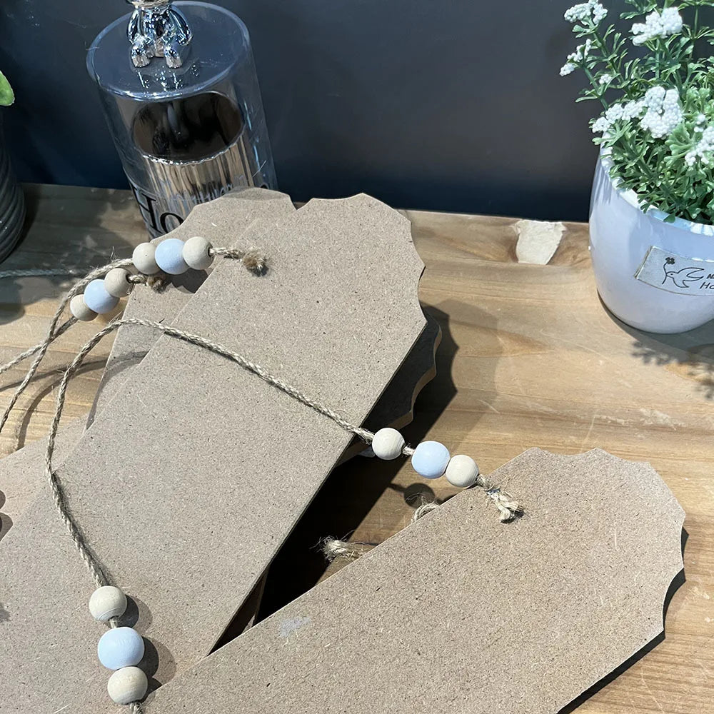 Détail du nœud créatif sur panneau de porte en bois