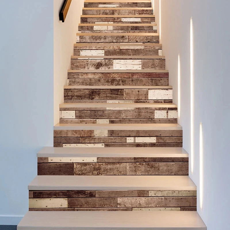Application d'autocollant sur contremarche d'escalier en bois