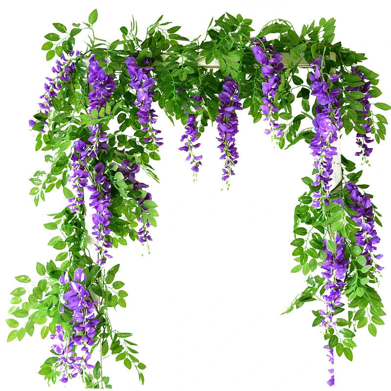 Guirlande glycine décorant une pergola de jardin