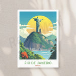 L'image représente le paysage emblématique de Rio de Janeiro, au Brésil, avec le célèbre Christ Rédempteur dominant la ville et les montagnes verdoyantes, sur fond de mer et de ciel.