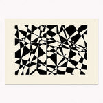 Un motif abstrait complexe composé de formes géométriques noires et blanches.