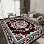 Tapis d'intérieur de style oriental avec des motifs floraux et des couleurs sombres, placé dans un salon élégant aux murs gris et aux rideaux de fenêtre.