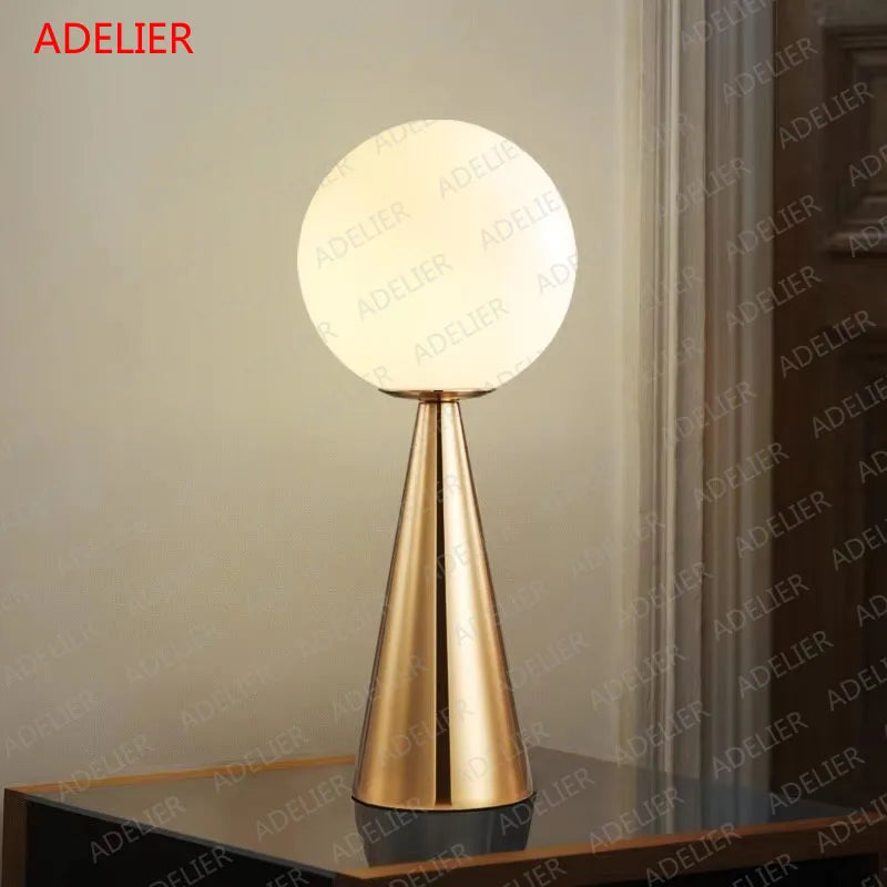 Lampe postmoderne allumée dans un salon avec ambiance douce