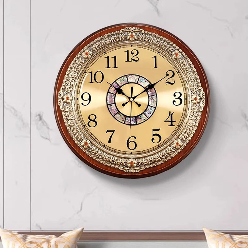 Horloge murale design avec affichage à aiguilles silencieuses