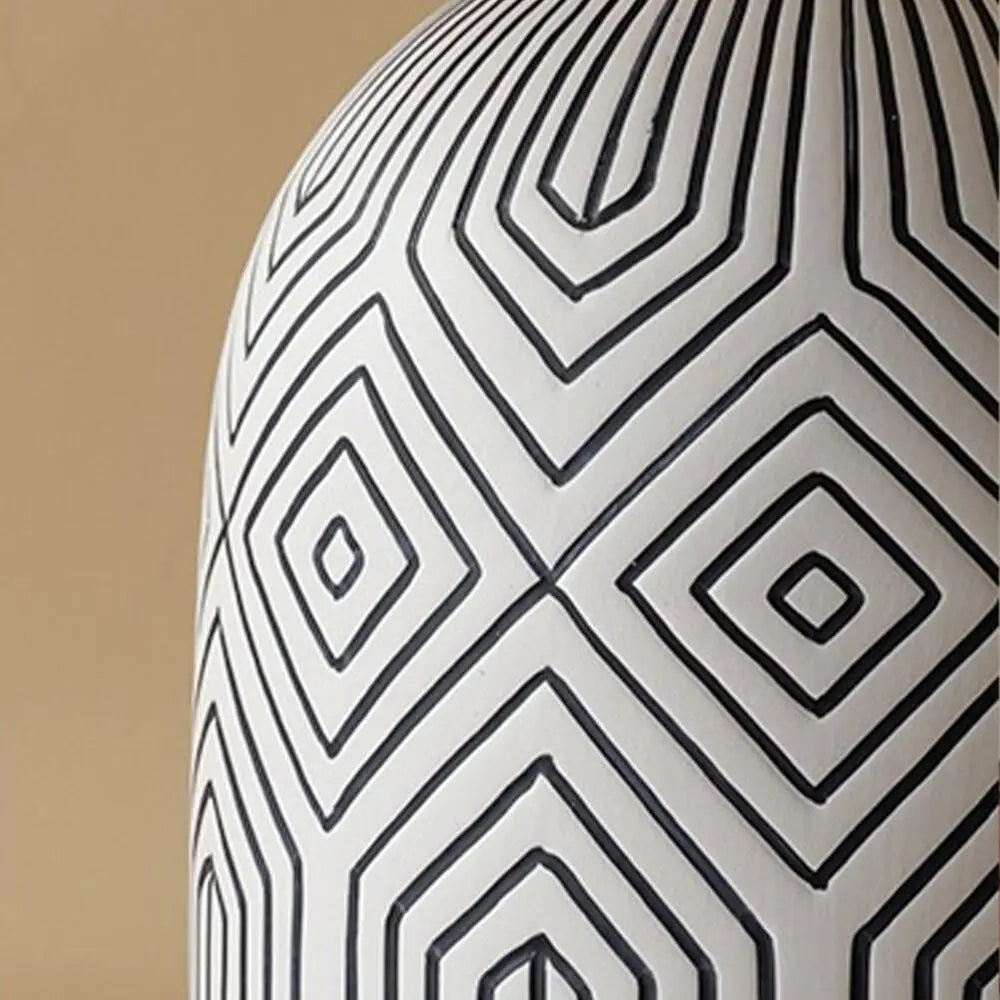 Vue de profil de la lampe de table dans un salon rétro