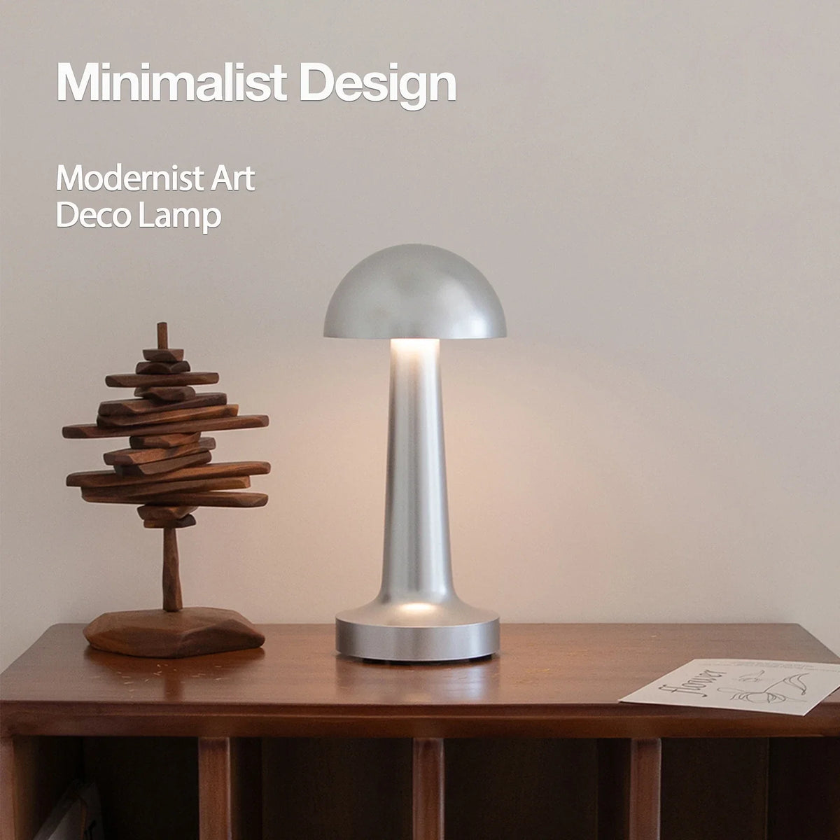 Lampe LED Art Déco rechargeable sans fil sur un bureau moderne
