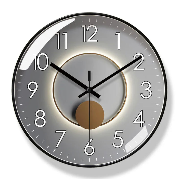 Horloge murale design silencieuse noire sur mur blanc