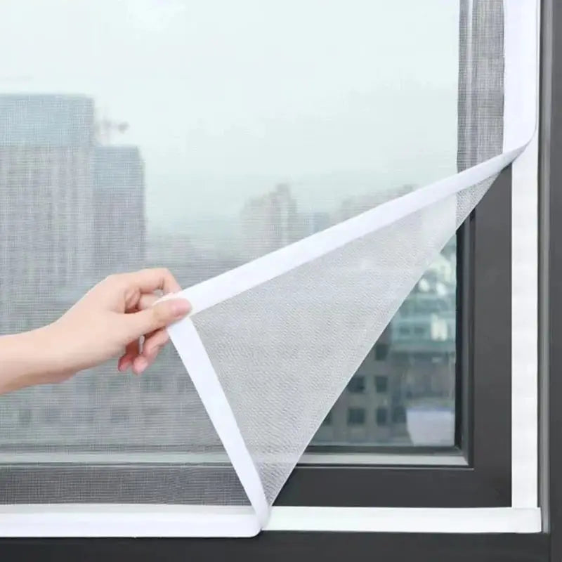 Rideau antimouche invisible en fibre de verre ajustable sur une fenêtre