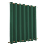 Rideau occultant vert foncé avec œillets dorés, idéal pour chambre ou salon, blocage optimal de la lumière et ajout d'une touche élégante à la décoration intérieure.