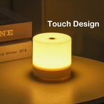 Lampe de chevet LED tactile rechargeable blanche sur table de nuit