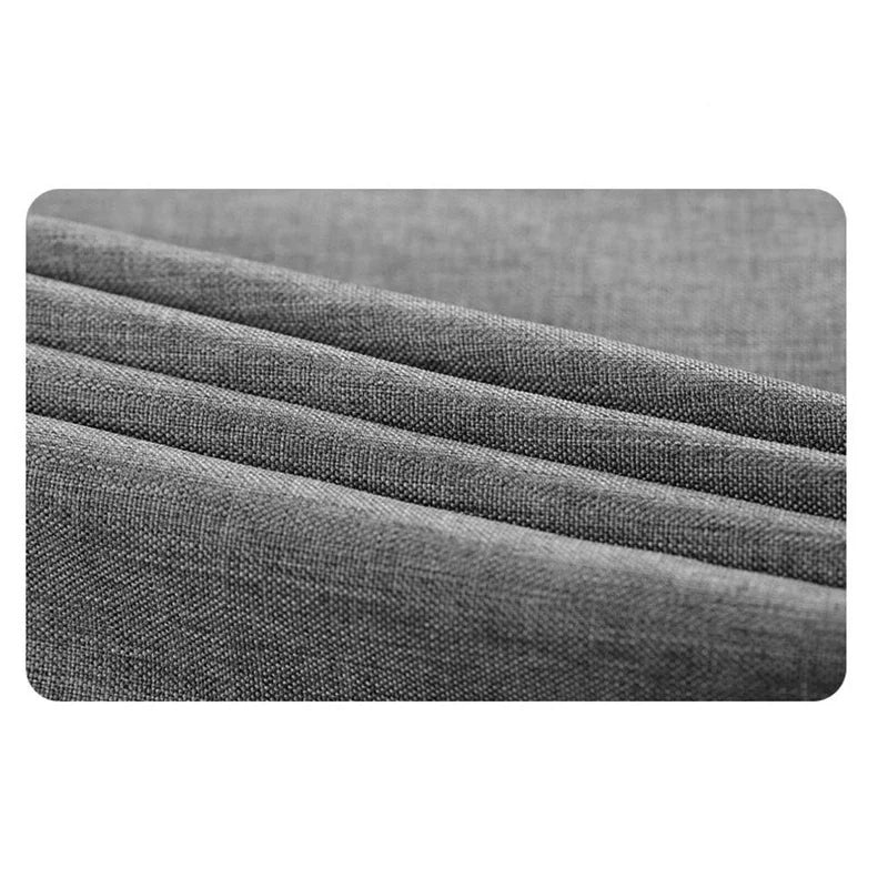 Image de rideaux en lin de haute qualité avec motifs de tapis, présentant des nuances subtiles de bleu et de gris. Ces rideaux ajoutent une touche d'élégance et de confort à tout espace, parfait pour ceux qui cherchent à améliorer leur décoration intérieure avec des éléments de lin et de tapis.