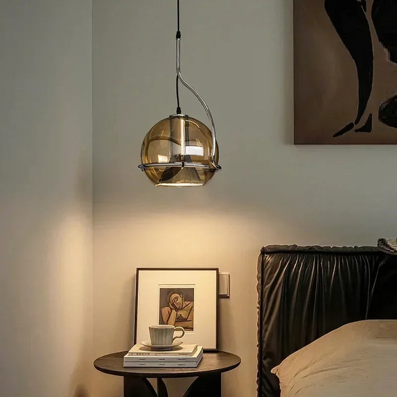 Détail de la lampe LED industrielle nordique en métal et verre