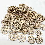 Décoration suspendue en bois brut fait main