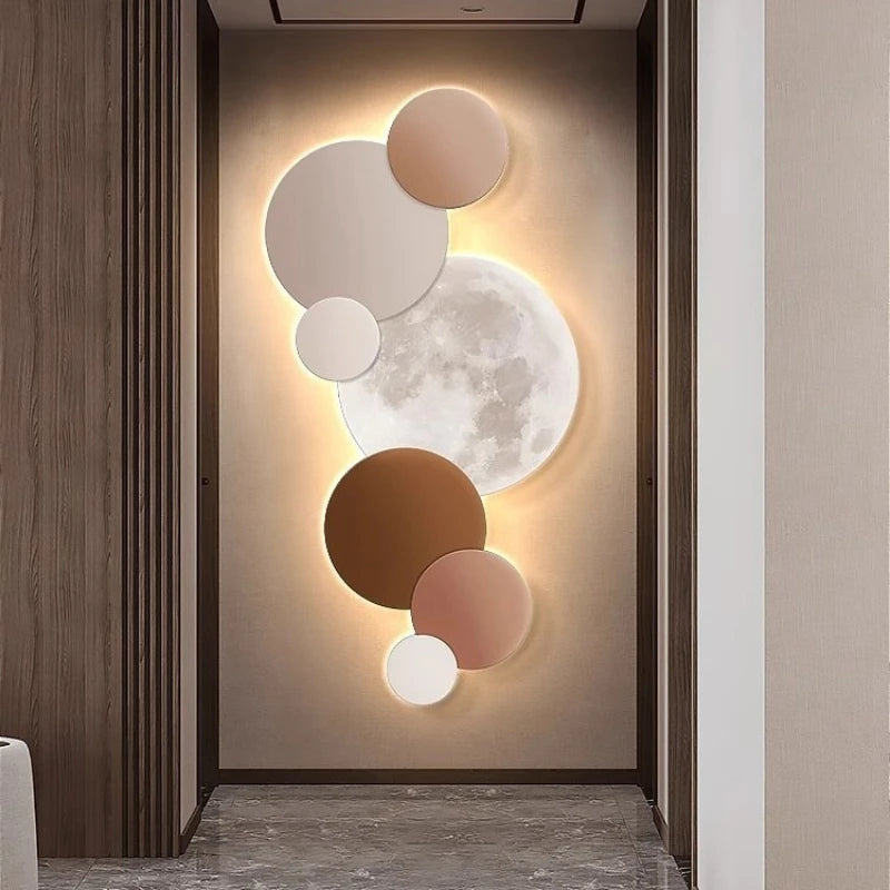 Vue de côté de l'applique murale noire pour couloir