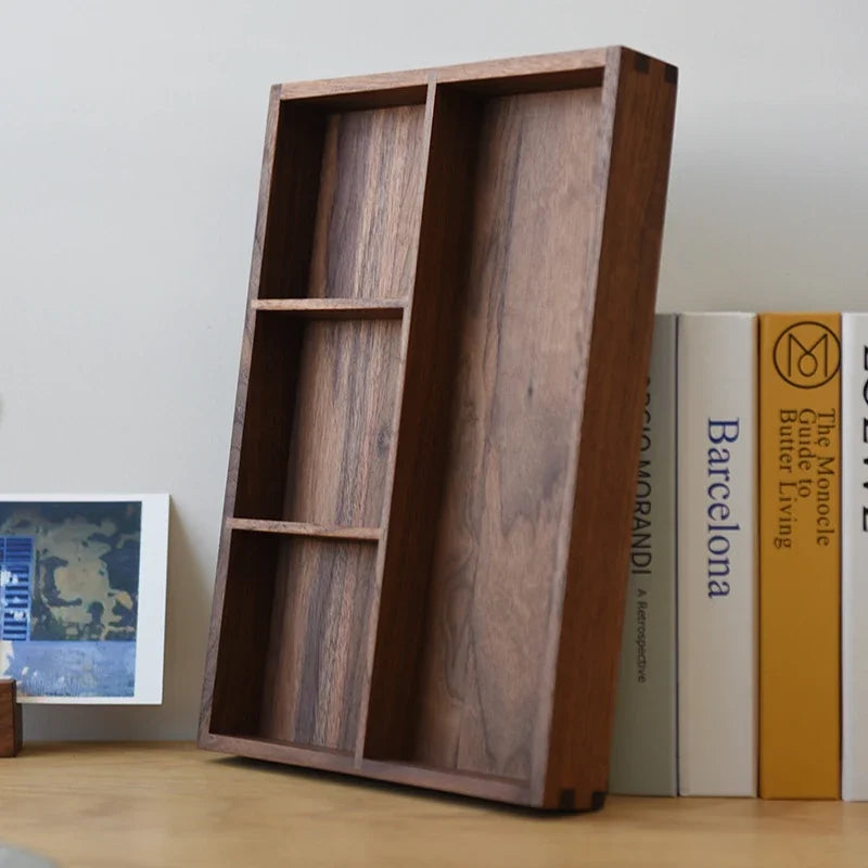 Détail des bords arrondis de la boîte en bois