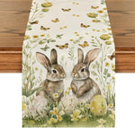 Cette image représente deux lapins mignons assis dans un champ de fleurs et de papillons, dans un style de peinture aquarelle.