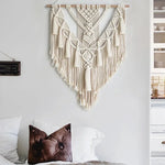 Détail du tissage main de la tenture macramé boho chic