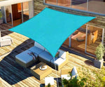 Voile d'ombrage rectangulaire bleu marine au-dessus d'une piscine