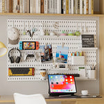 Organisateur mural perforé gris clair avec rangement d'outils