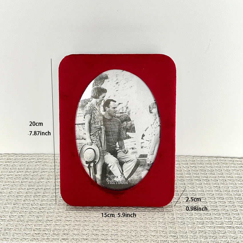 Cadre photo carré en velours rouge avec photo insérée