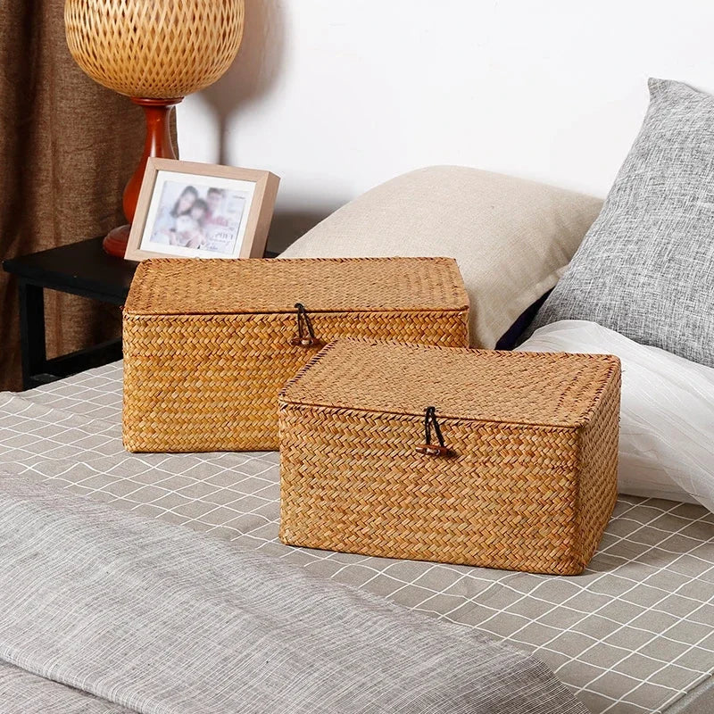 Panier de rangement tressé en osier bleu