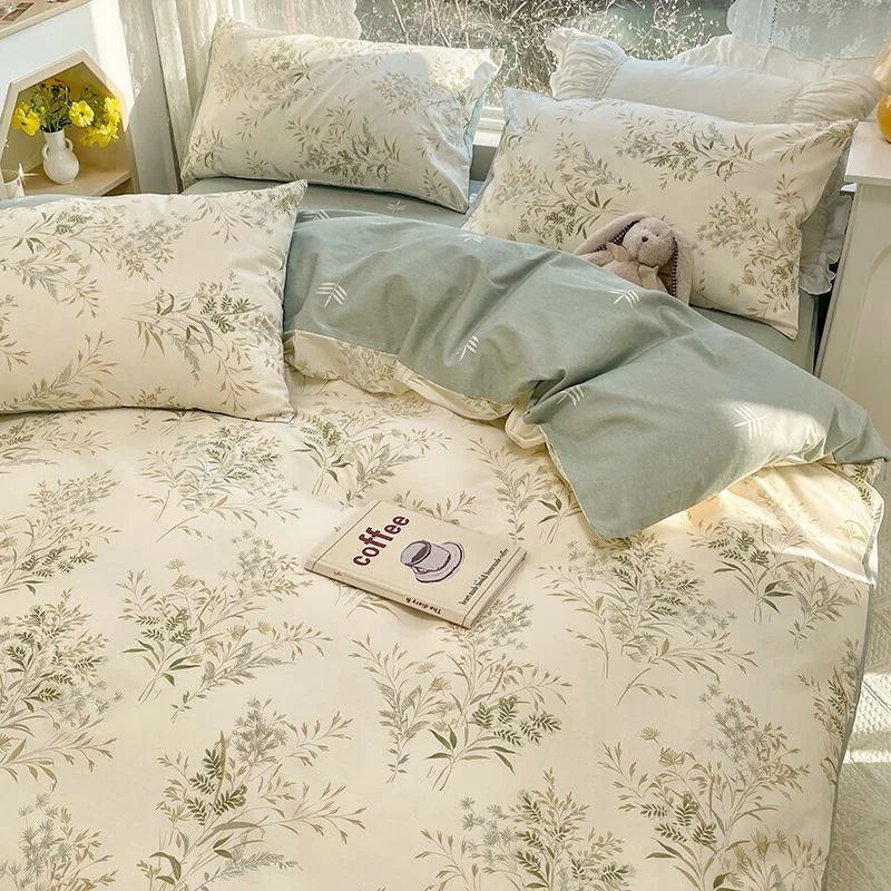Housse de couette florale pastorale sur un lit double