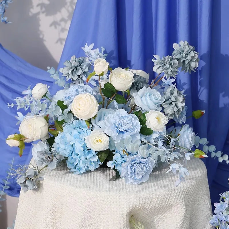 Décoration de fond avec fleurs artificielles bleues hortensia rose