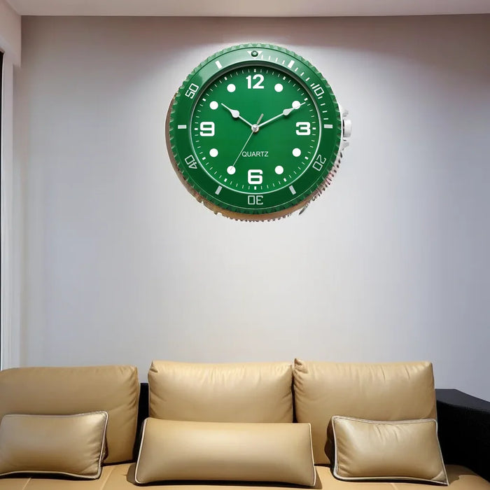 Horloge murale design nordique blanche sur mur gris clair