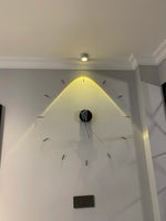 Horloge murale acrylique argentée vue de face