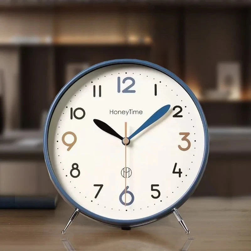 Horloge de table élégante 6 pouces sur table en bois