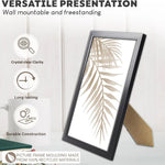 Cadre photo noir A4 avec certificat en affichage sur table