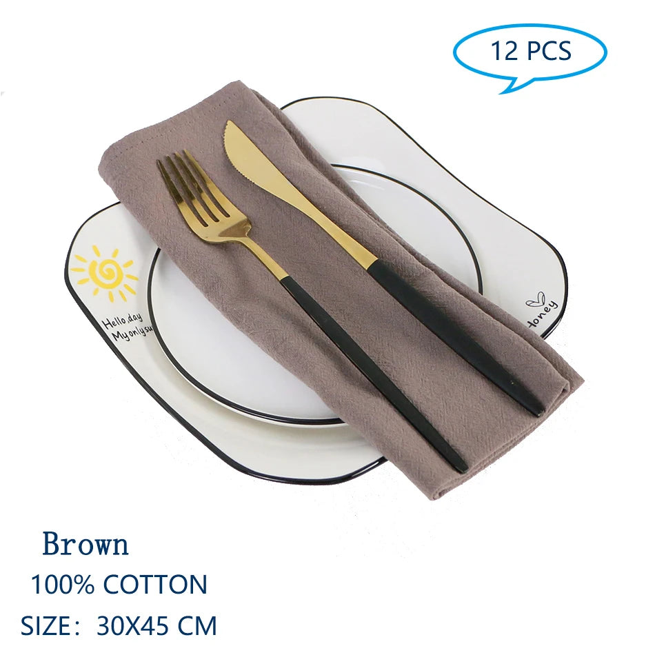 Serviettes de table carrées en coton marron, avec une taille de 30x45 cm, idéales pour une ambiance élégante et naturelle lors des repas.