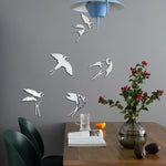 Autocollant miroir hirondelle sur mur blanc