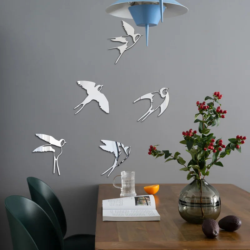 Autocollant miroir hirondelle sur mur blanc