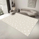 Le tapis gris clair orné d'étoiles blanches crée une ambiance chaleureuse et apaisante dans ce salon moderne et épuré.
