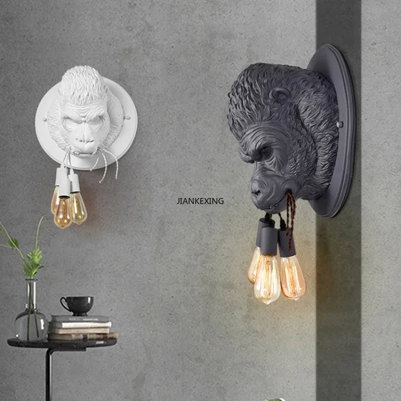 Lampe murale gorille résine blanche design animal