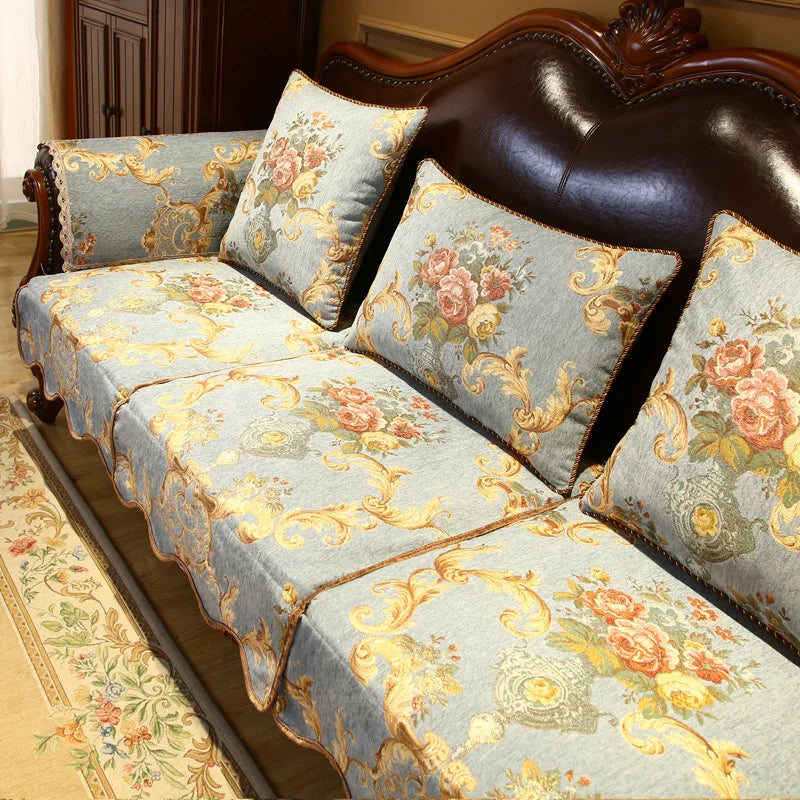 Canapé vintage en cuir marron orné de motifs floraux classiques en tons de bleu, jaune et rouge, créant une ambiance élégante et traditionnelle.