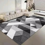 Un salon moderne avec un grand canapé d'angle beige et un tapis géométrique noir et blanc au sol, créant une atmosphère épurée et élégante.