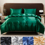 Housse de couette satin luxueuse beige sur lit