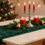 Chemin de table blanc sur lit