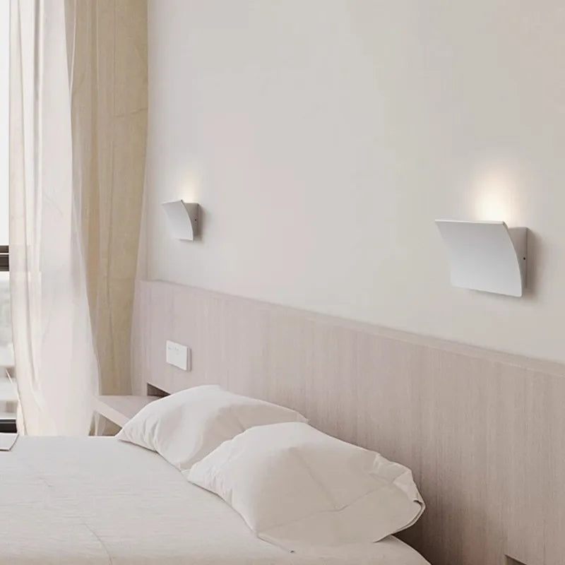Détail applique murale LED aluminium noir mat