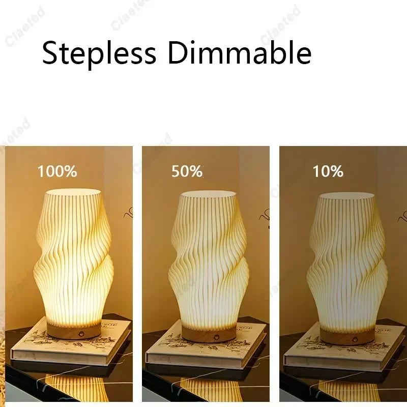 Vue de côté de la lampe en bois montrant son design élégant