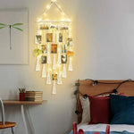 Presentoir photo macrame suspendu avec lumière beige decoration murale boho