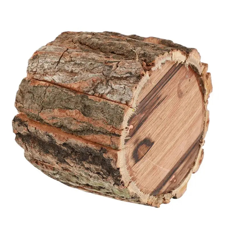 Contenant floral en bois sur étagère de décoration