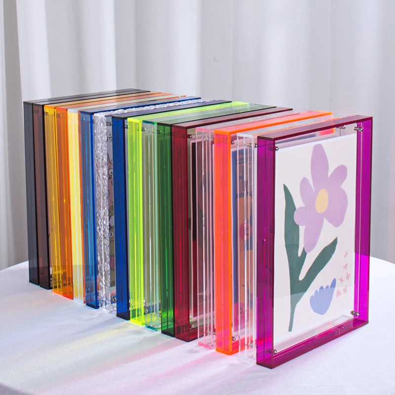 Détail du cadre acrylique transparent et léger