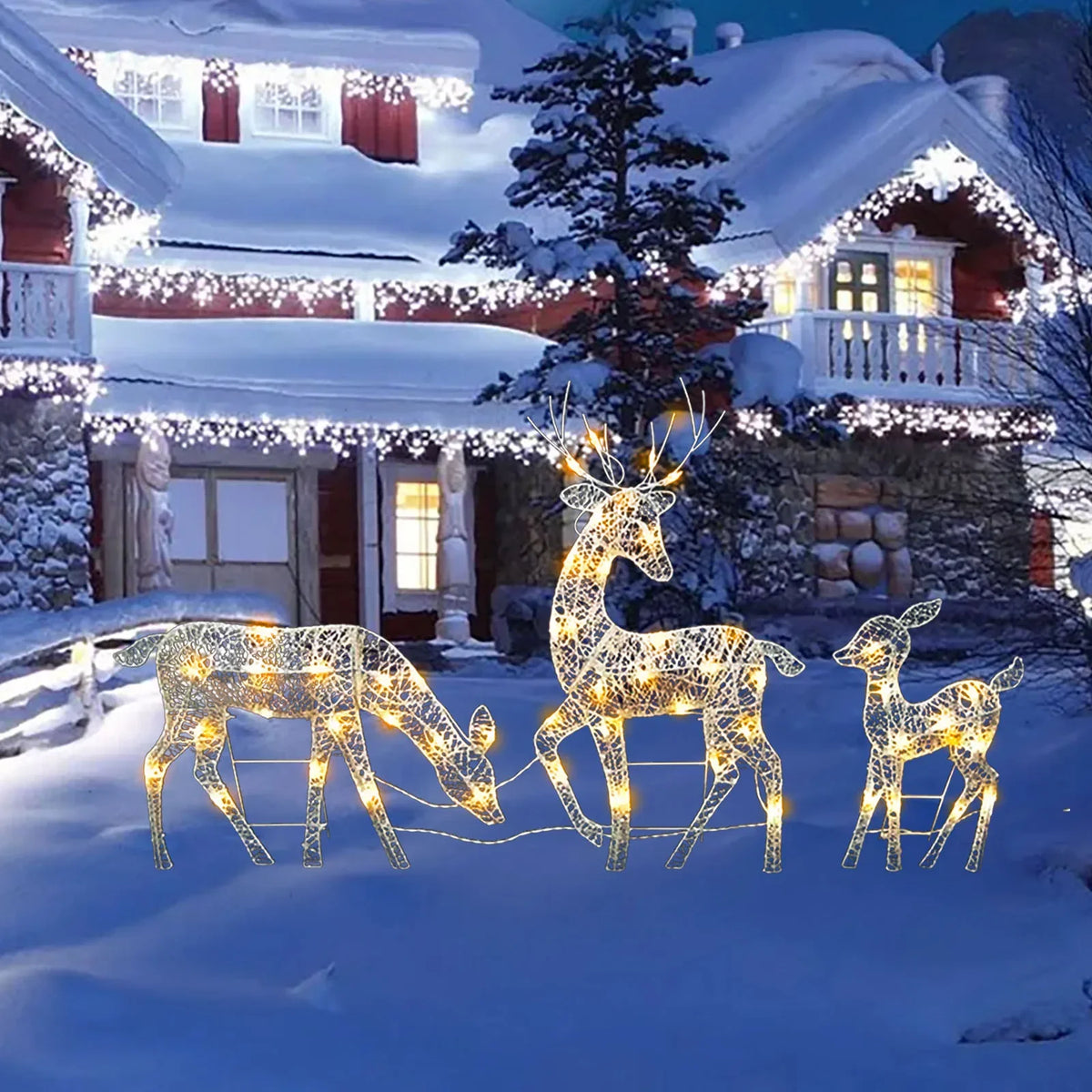Renne lumineux LED beige posé près d'un sapin de Noël