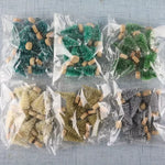 Lot de 12 mini sapins de Noël en sisal colorés