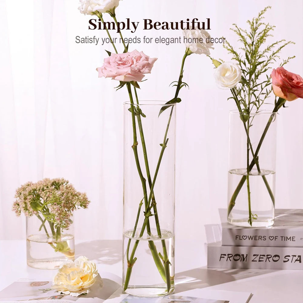 Bougies flottantes dans des vases en verre transparent pour ambiance romantique