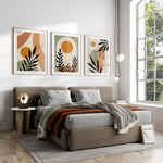 Affiche murale dans un salon avec décoration boho moderne